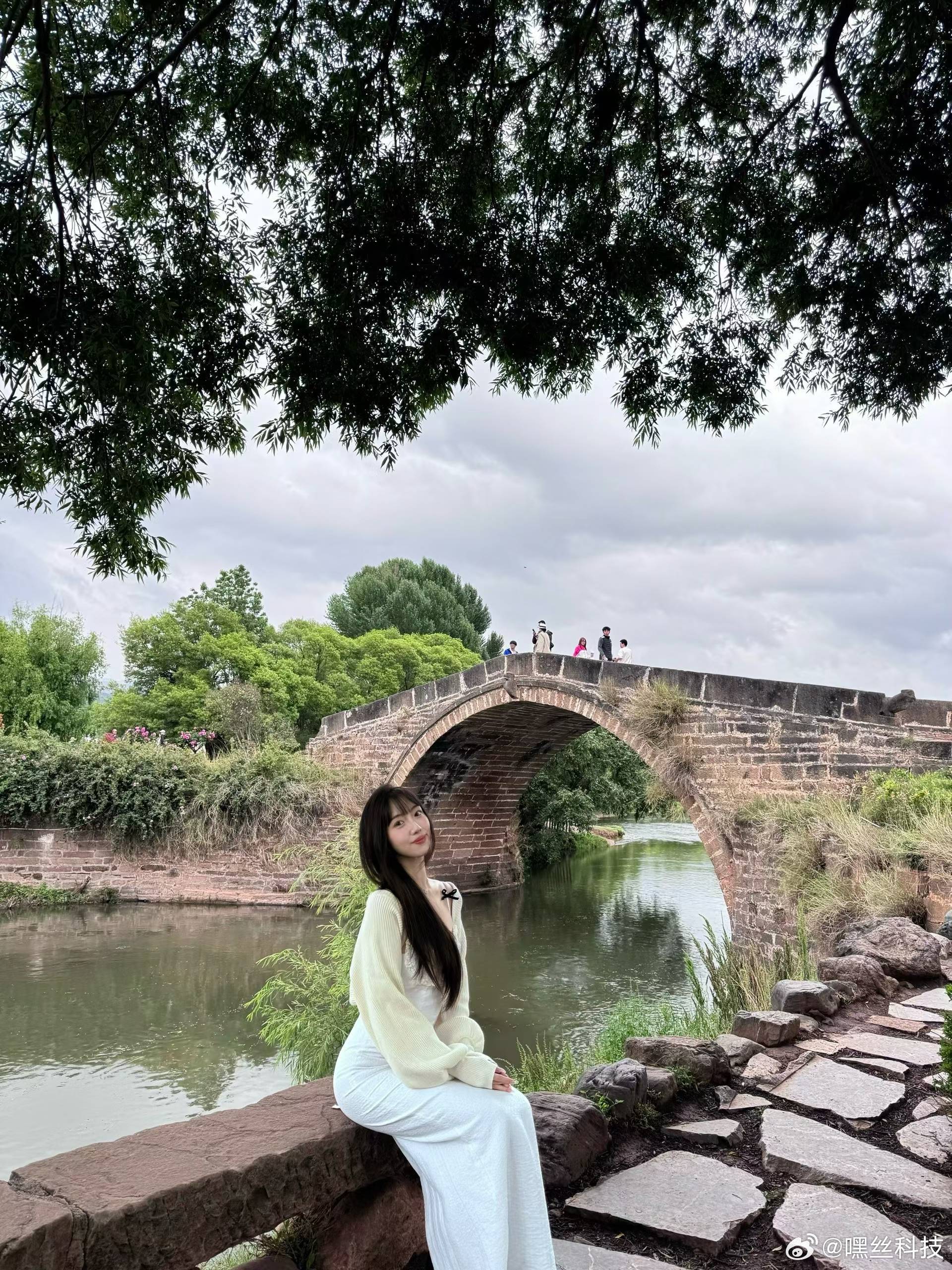 丝姐美貌大放送~夏天就适合多巴胺穿搭绅士们更喜欢哪种多巴胺穿搭呢？