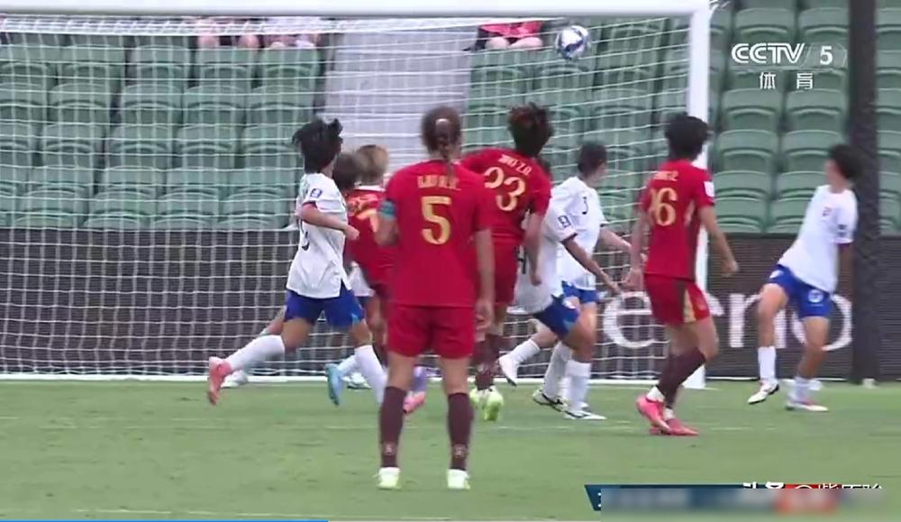 你敢信？王霜那个几乎杀死比赛的头球，被VAR硬生生抠掉了！就因为队友跑动时越位了