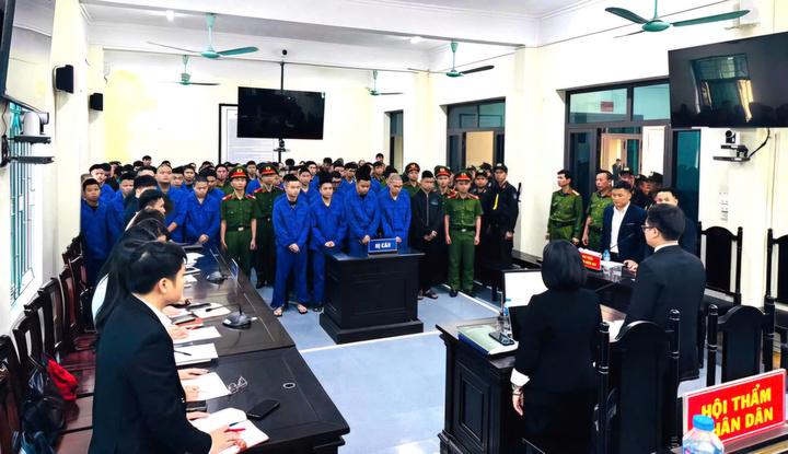 越南宁平法院对 62 名在社交网络 TikTok 上发生冲突后在街上追逐并造成混