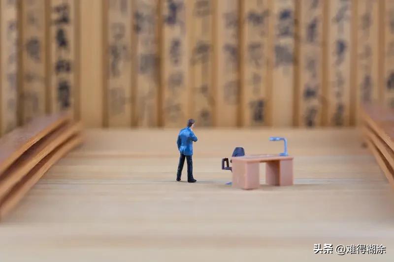 看到00后都开始整顿职场，我只想劝他们悠着点。曾经我也像他们一样天不怕地不怕，如