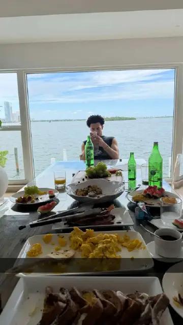 麦凯恩更新动态，去了夏威夷度假编辑by蓝色狂潮OKC雷霆