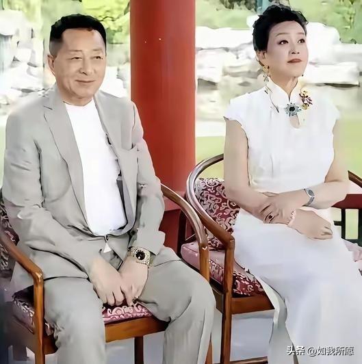 全网最让人羡慕的男人，
竟然是汪大爷？
都说张兰是战兰，一辈子在风口浪尖上搏命，