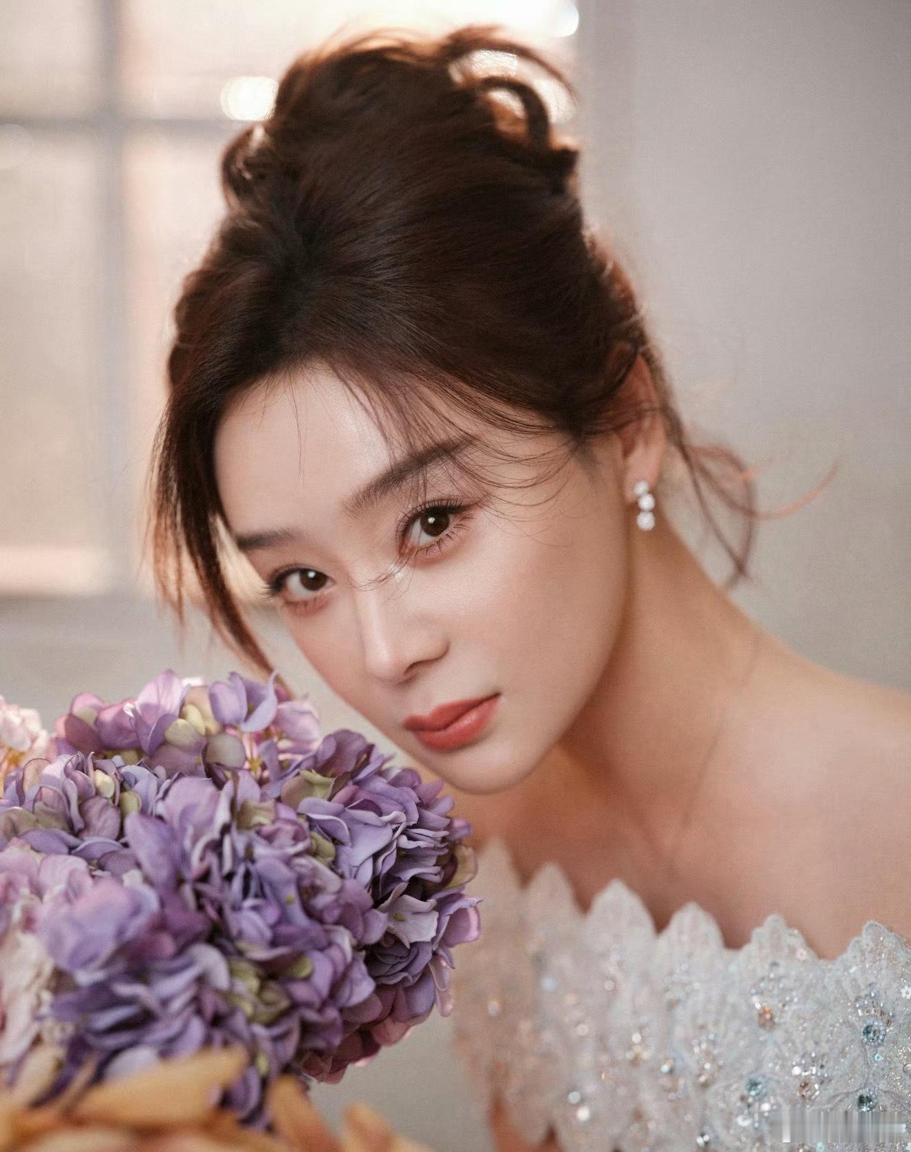 袁姗姗 好久没听到这个名字了。以前她还是红过一段时间的怎么突然就没有声音了。女演