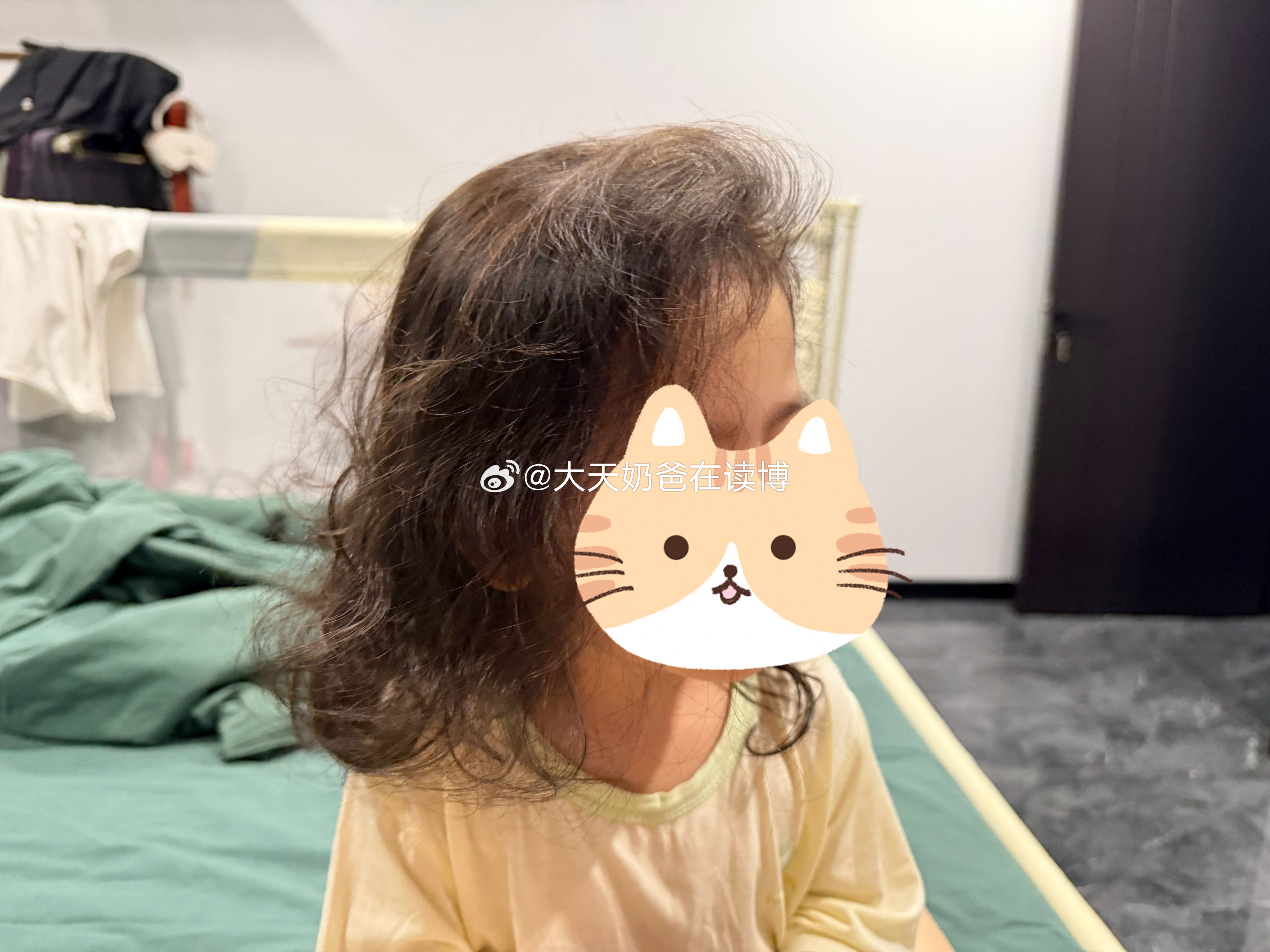 我有点讨厌自己呢，控制不住的吼他俩，然后还很后悔，心想如果他们能听话就不是两岁了