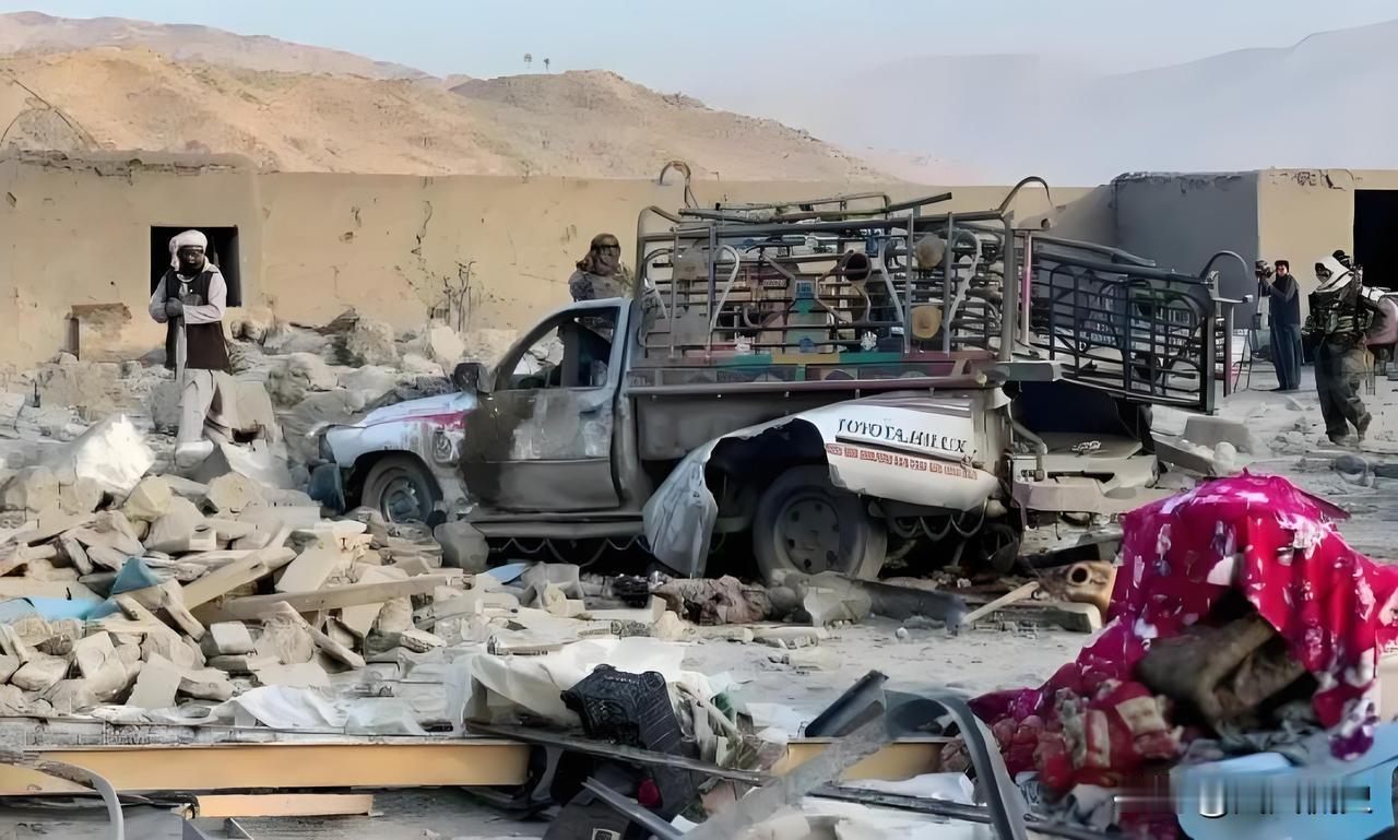 局势彻底失控！凌晨一声巨响，巴基斯坦战机直扑阿富汗境内，对喀布尔、坎大哈、帕克蒂