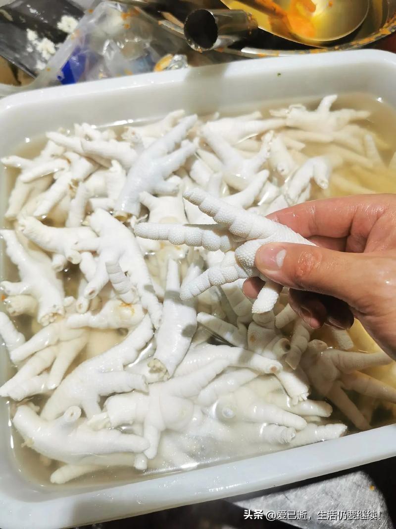 如何看待315曝光的漂白鸡爪事件想想都有点后怕，因为我最爱吃鸡爪子，不管是卤的还