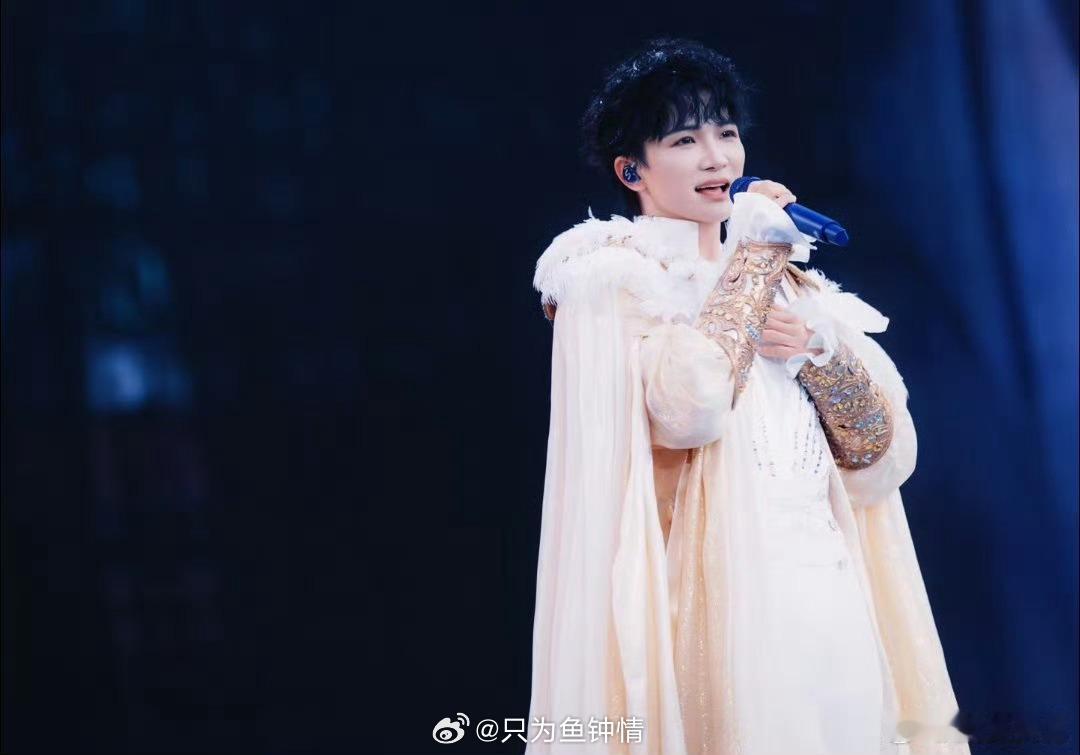 周深的养老保险养老保险梗刷屏全网，背后是大家对周深音乐的认可，温柔嗓音治愈无数听