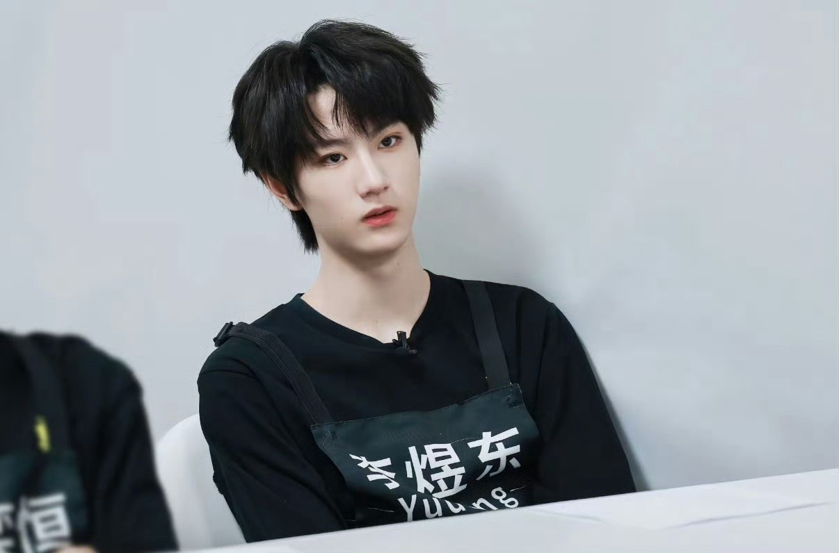 怎么不给我们东哥这个妆造单人cha 