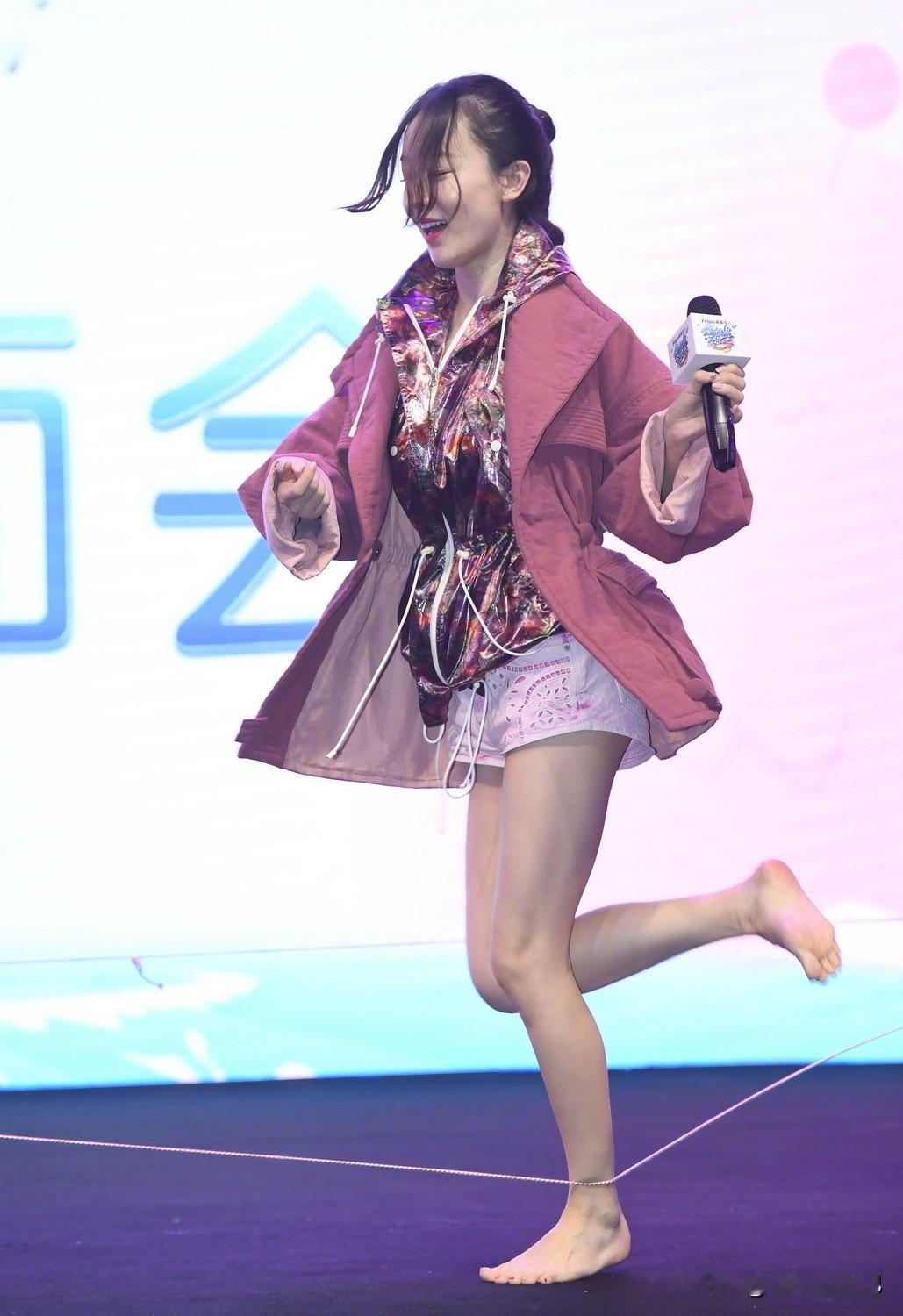 霍思燕的皮筋跳的不错呀！