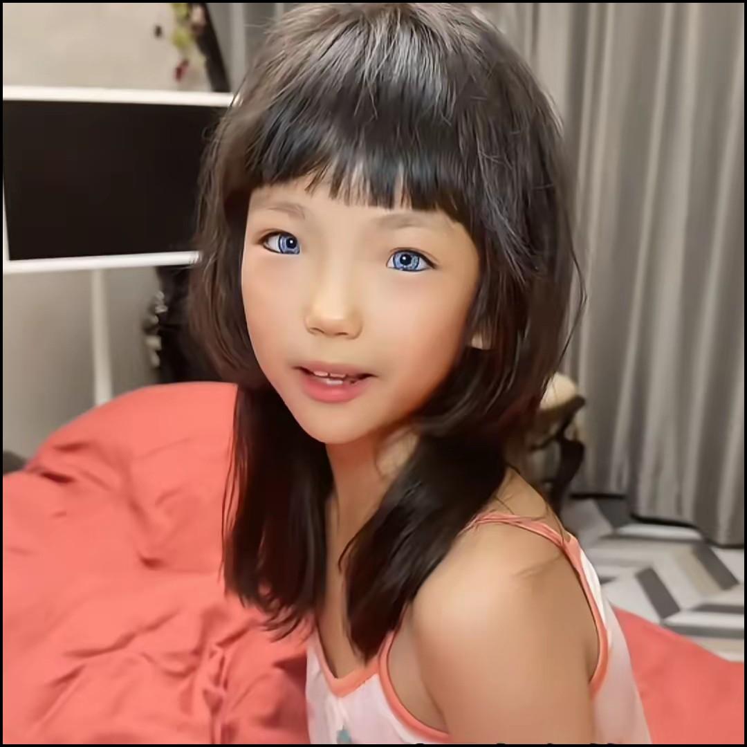 很多人第一次看到她，都会惊叹：这双蓝眼睛也太好看了吧！可很少有人知道，这双眼睛背