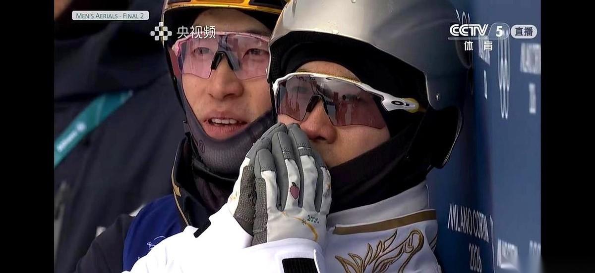 我宣布，人类爱情的天花板，今天被这俩人捅破了。
这剧本，你敢信？
夫妻俩，一起去