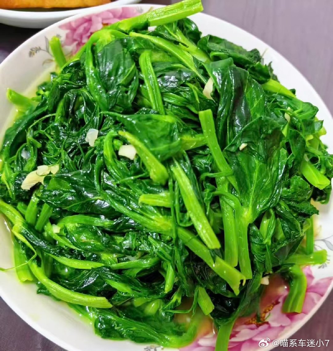 看完发现本人确诊了青菜焦虑症一顿没吃绿叶菜，就会有点心慌，总觉得这顿饭白吃了。而