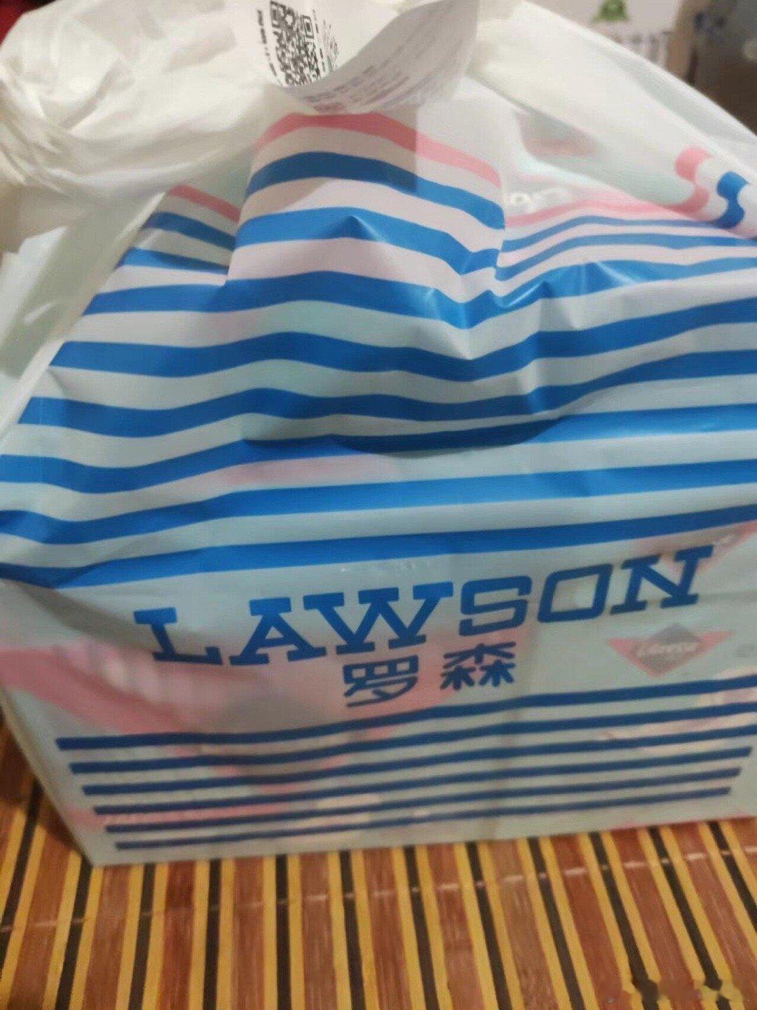 买卫生巾，外卖员一直站门口不敲门 ​​​