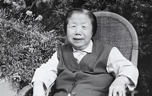 1992年，邓颖超离世，她走后，秘书赵炜向中央递交了四个请求，可中央看完请求后，
