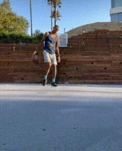 兄弟们，你们还认得这个人吗？
他是前NBA的三分王！
也是在乔丹鼎盛时期，唯一敢