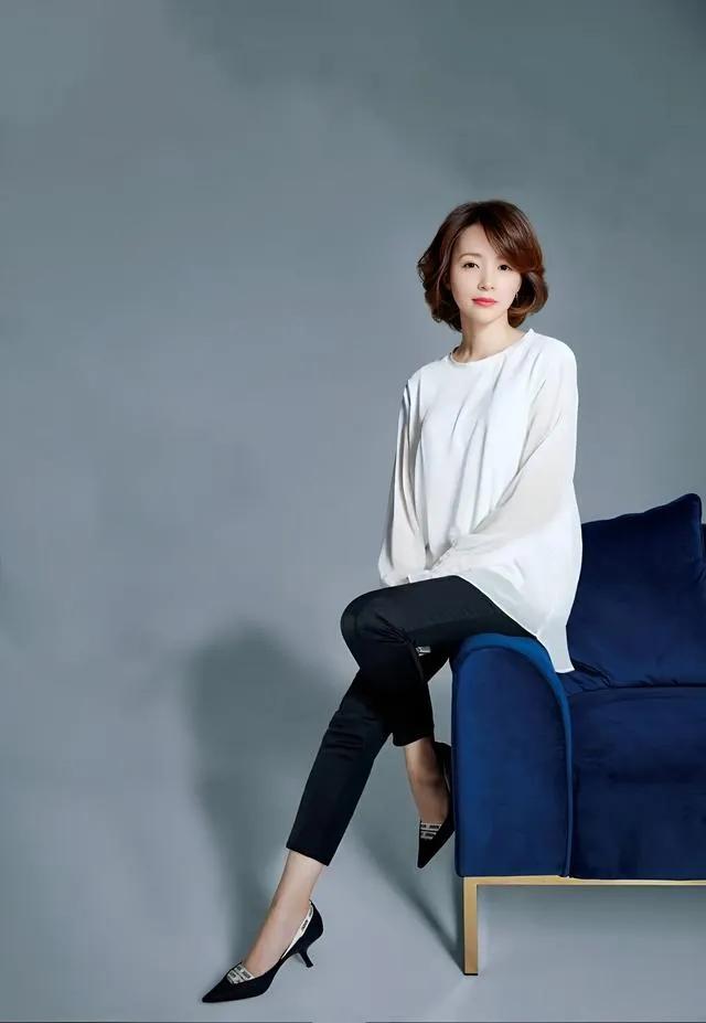 她提离婚那天，他愣了：“你连饭都不会做，离了我怎么活？”

五年，她十指不沾阳春