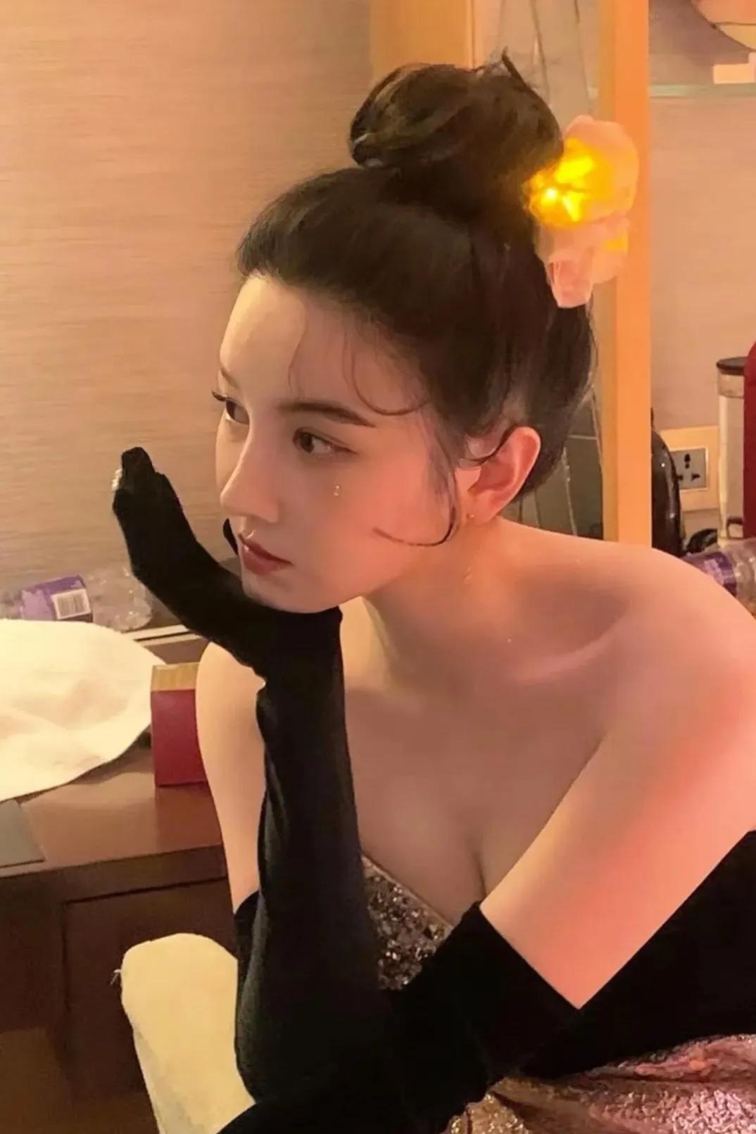 陈小纭，原名陈昀，1989年6月29日出生于吉林省，中国内地女演员，毕业于中央戏
