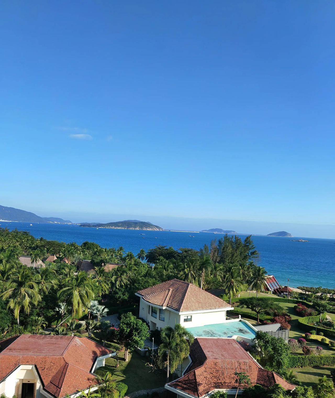 人到六十开外，社区里总有异性多瞅你几眼，眼神里满是暖意，这事儿听着玄乎，其实挺接