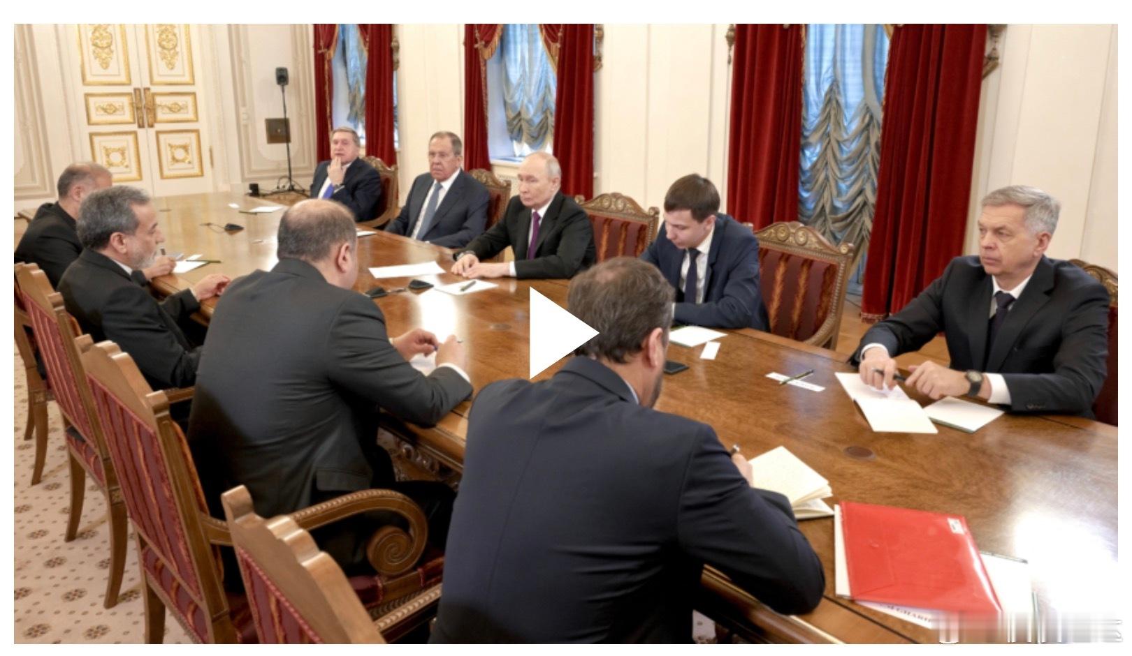 俄罗斯总统普京首度公开介入，在圣彼得堡会见了伊朗外长阿拉格齐，并承诺协助缓和冲突