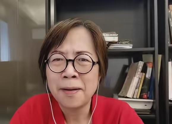 黄智贤评价沈伯洋，说他聪明、有礼、有教养、讲政见、体恤民情”，我只能说这不是睁眼