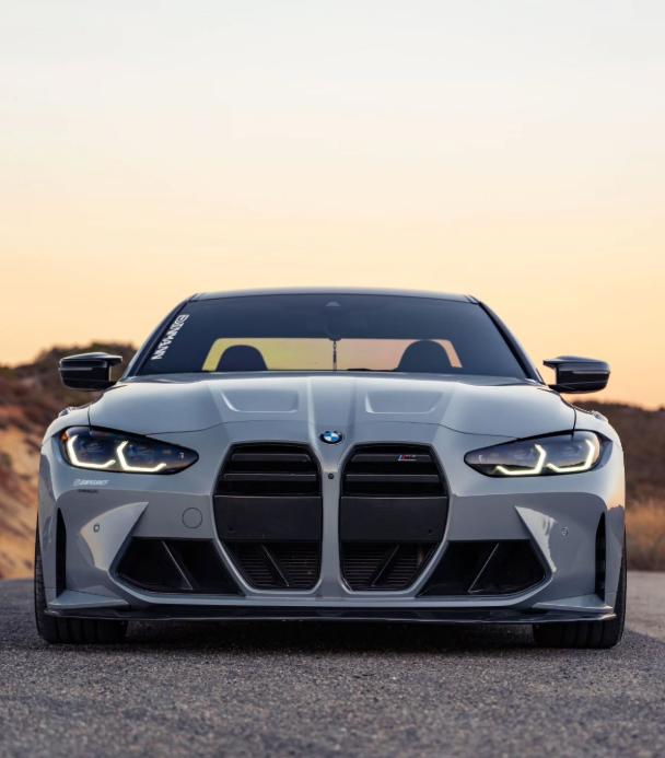 近日，专门制造碳纤维部件的改装公司 DinMann 打造了一台独一无二的宝马 M