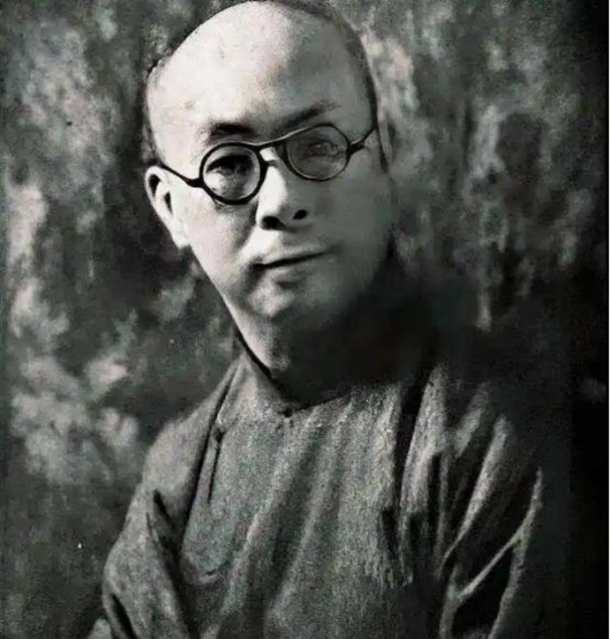 中国最大汉奸是谁？远比汪精卫更加可恨。若是无他，日本连中国大门都进不了。

要论
