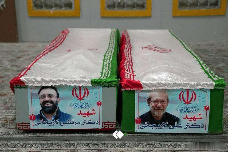 拉里贾尼及其子的棺椁来源：法尔斯通讯社哈梅内伊遇害以色列宣布袭击伊朗拉里贾尼与其