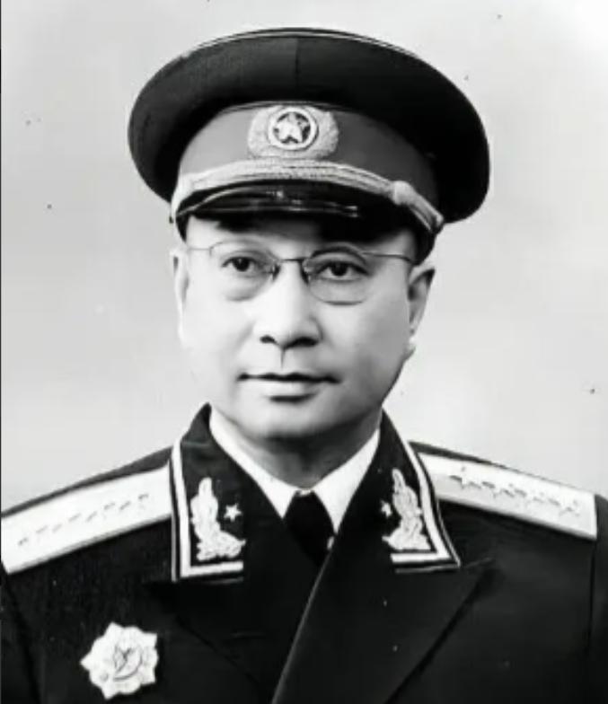 1952年，留法弹道专家沈毅因贪污公款被判死刑，陈赓知道后，专门找到毛主席求情：
