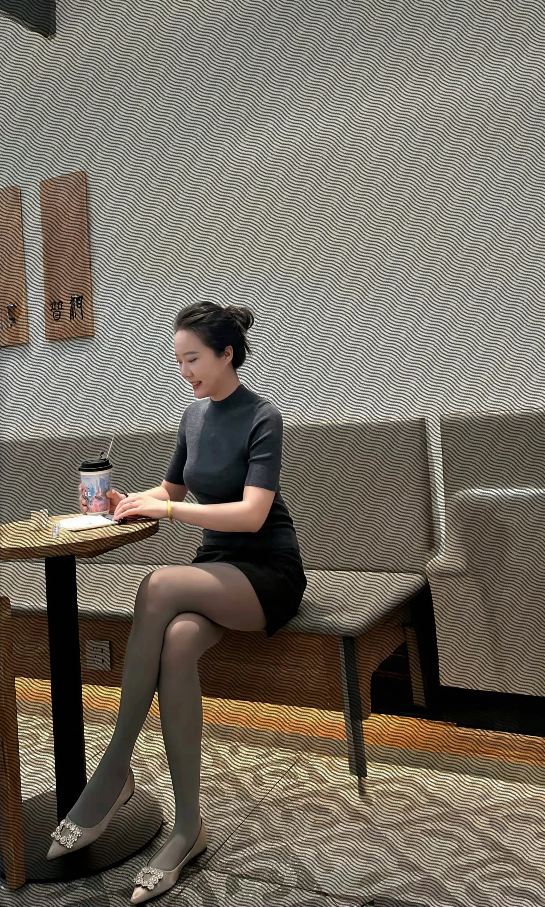 平底➕厚灰 霍希气质