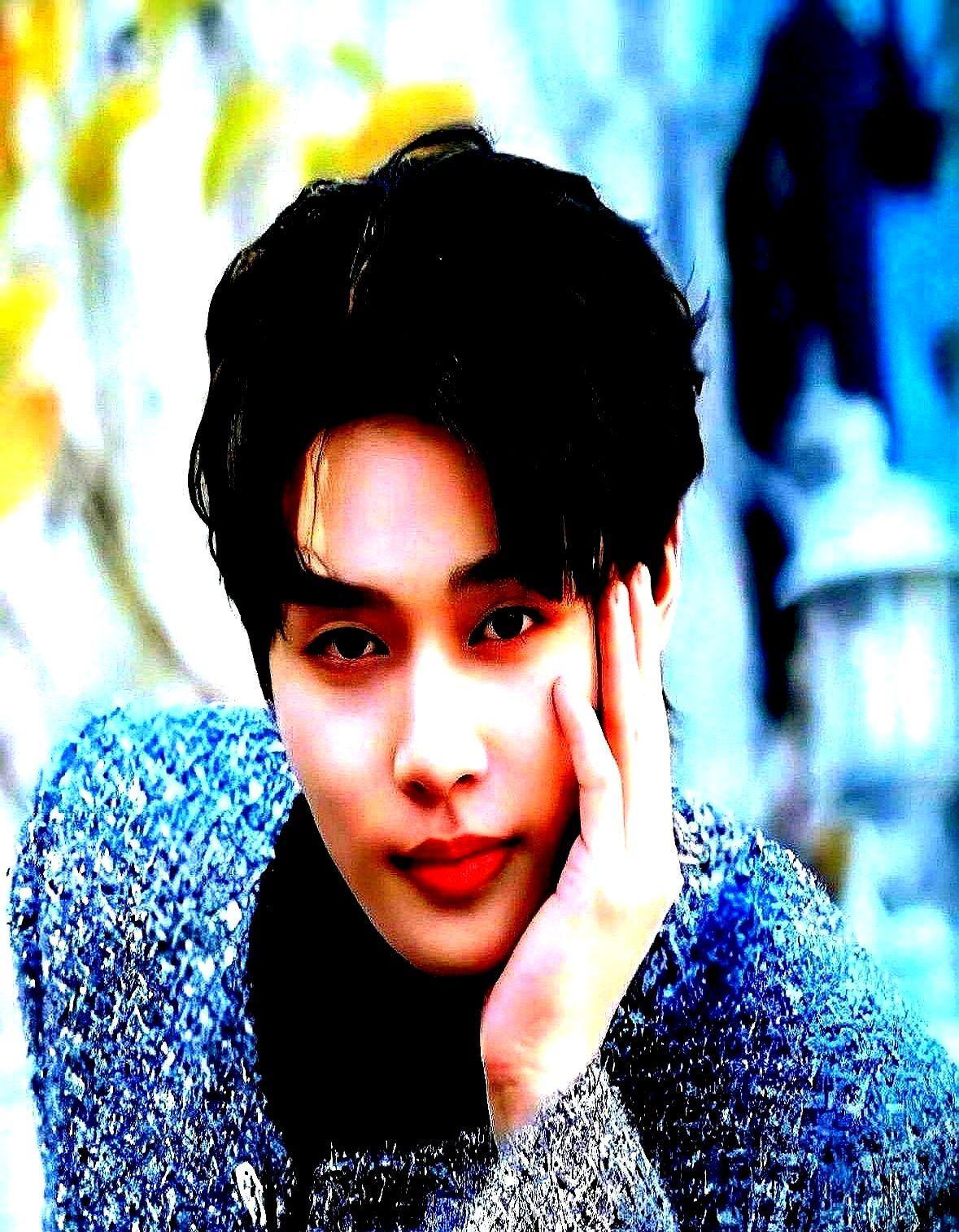 短剧塌了，演员没地儿站了。
以前女三号一天六千，现在八百块还嫌贵。
顶流也不扛大