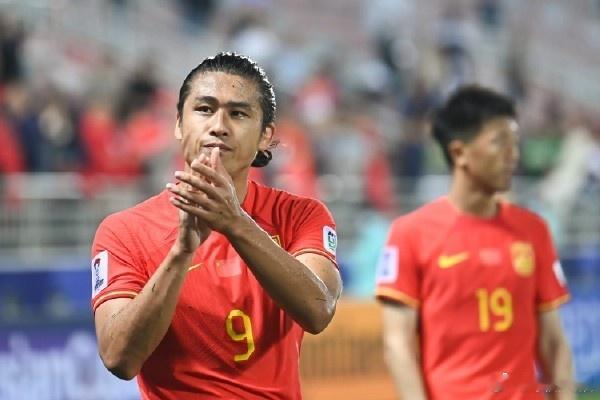 荷甲  特尔斯达🆚芬洛特尔斯达的攻防平衡以及更强的身体对抗能力无疑让他们在预期