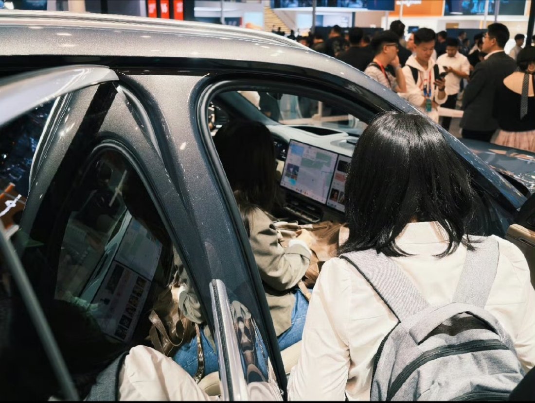 智驾数码团北京车展开幕日打卡成功～逛了一下午，发现现在的新车科技感十足，智驾体验