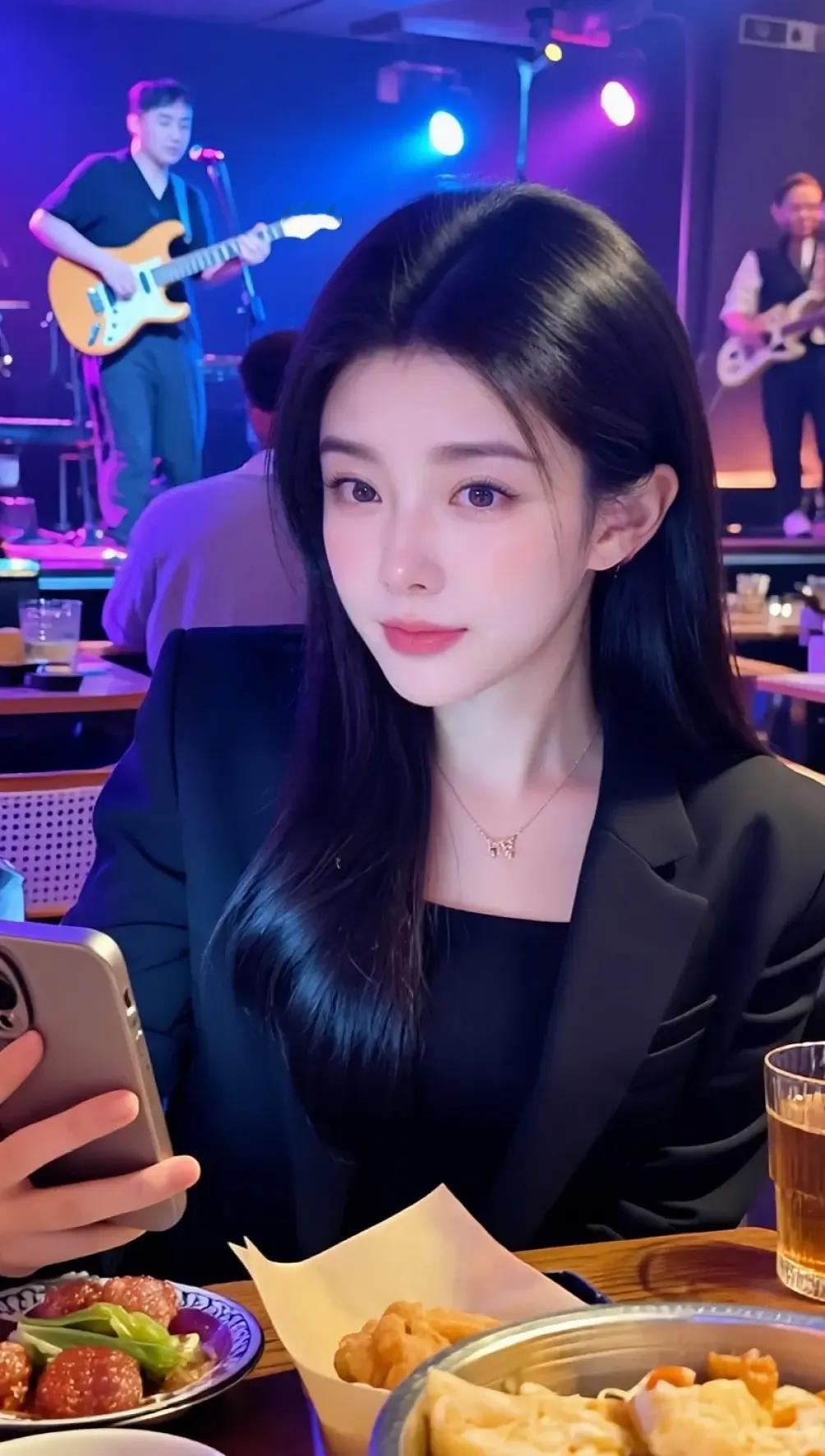 夜晚的酒吧，美食与音乐相伴，静享美好时光。🍷🎸🍔