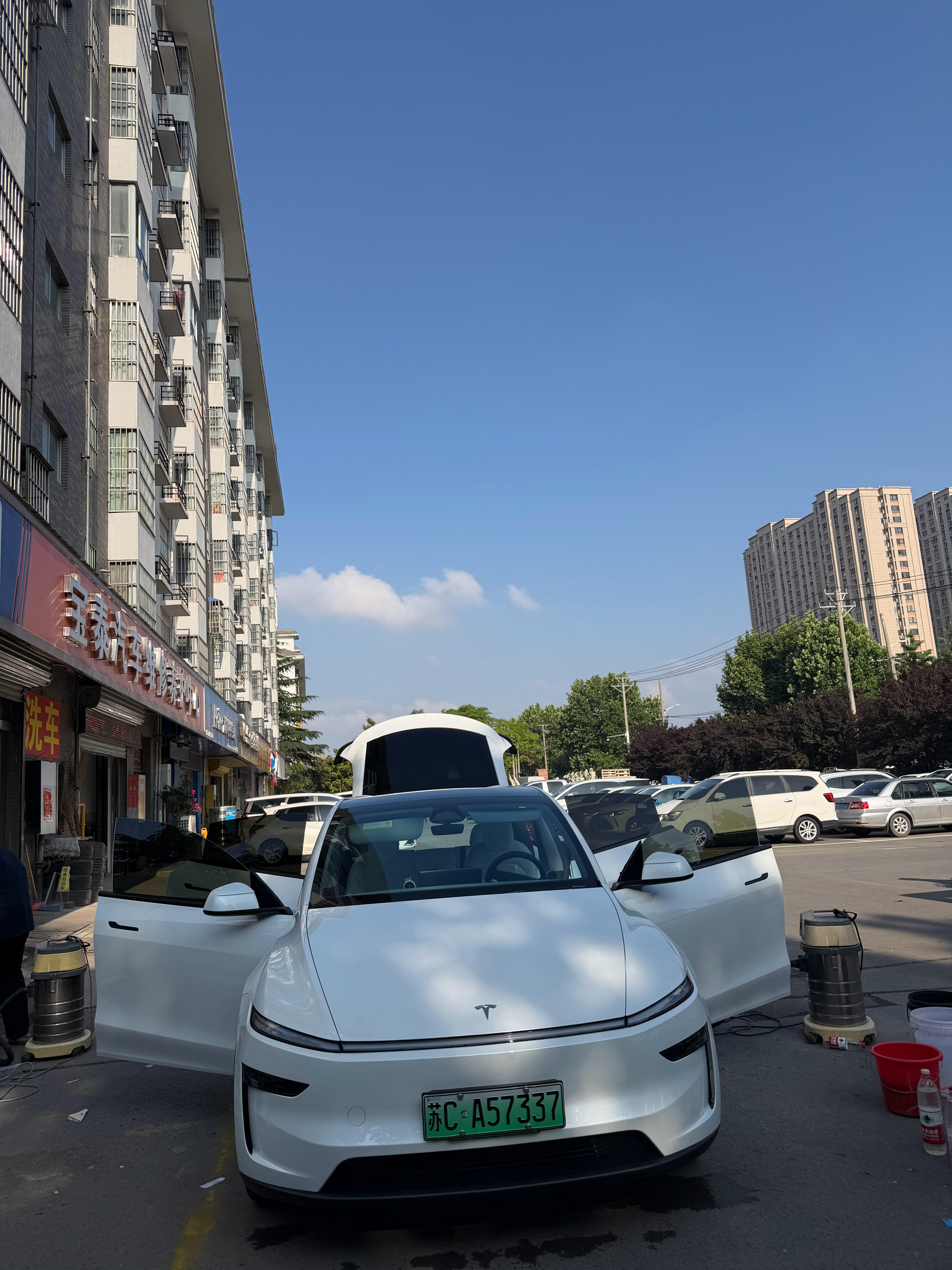 充满电，洗好车，今天下午就可以出发咯去散散心，天天室内忙碌，大脑高速运转去放放空