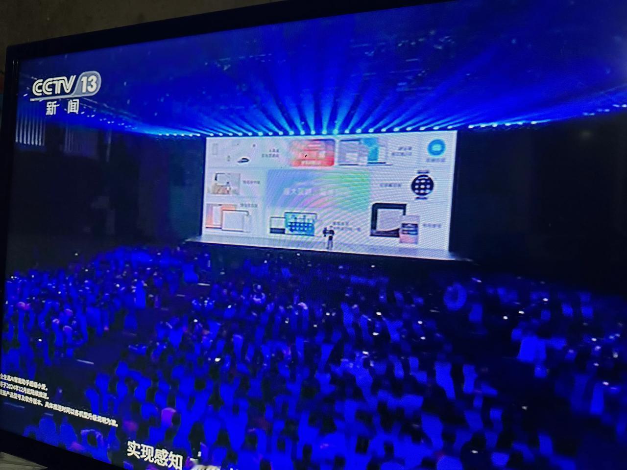看电视刚好看到小米澎湃OS广告，还是在CCTV13[吐舌]