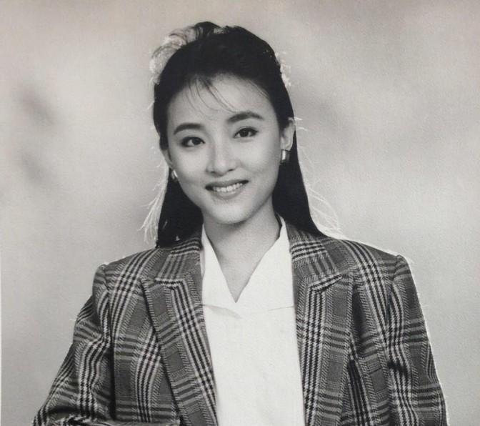 爱情在金钱面前一文不值！1994年，富豪吴征500万买下一艘游艇向杨澜求婚，此时