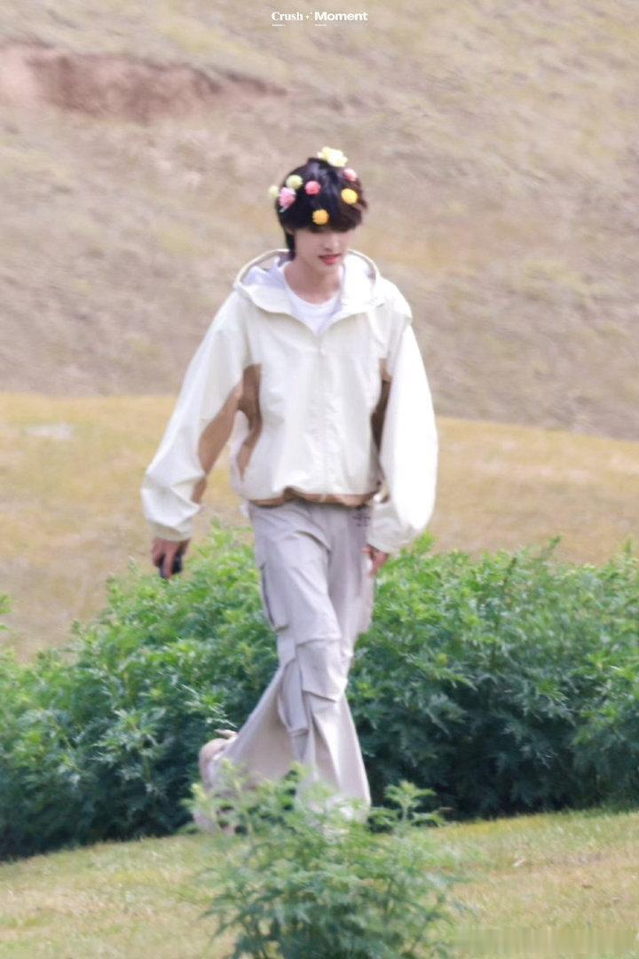 刷到张泽禹路透，期待在团综的表现张泽禹一路向海的少年