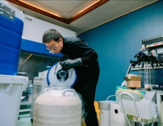 真是奇迹！云南仅仅高中学历的爸爸，百般为患罕见病的儿子求医无果后，竟然开始自制药