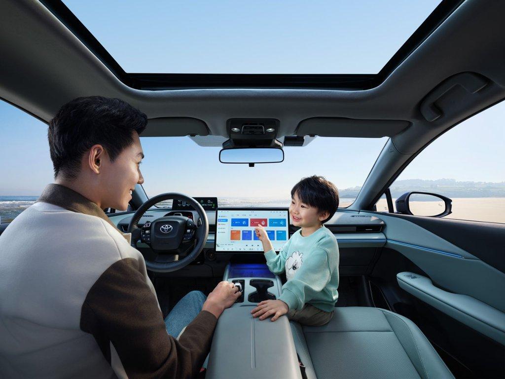 合资纯电价格战开年新王炸？一汽丰田bZ3智享家限时价不到10万
 
如果有一台车