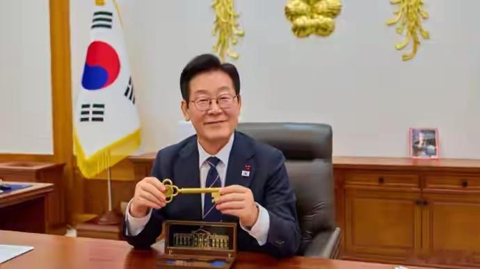 李在明表态台湾问题李在明是个非常聪明且又狡猾的政客，他深知韩国经济靠中国，安全靠