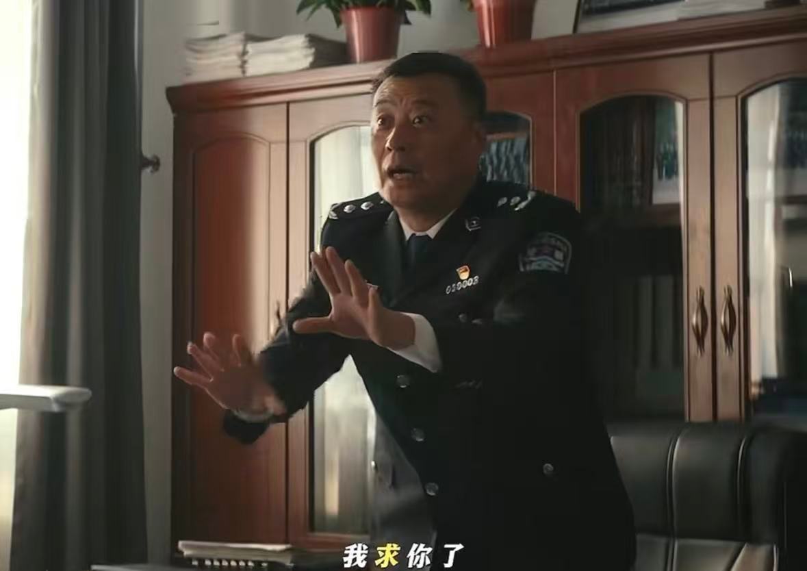 领导夹菜我转桌领导骂我乐呵呵低智商犯罪 领导满怀诚意地对张一昂语重心长絮叨，苦口