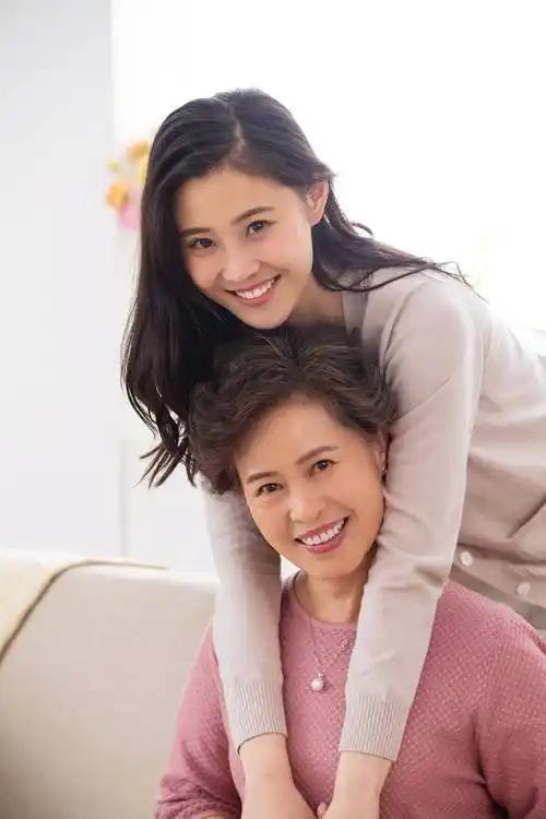 不同年代的人，忙的事儿不一样。
       不同年代的人，忙的事儿可太不一样啦