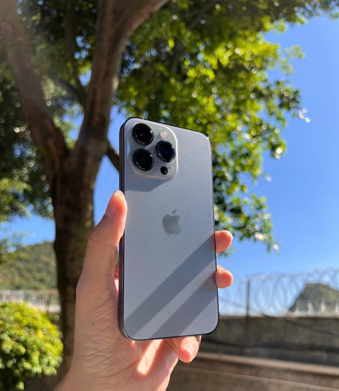 哪款iPhone可以封神iPhone 13 Pro Max的远峰蓝可以拥有姓名吧