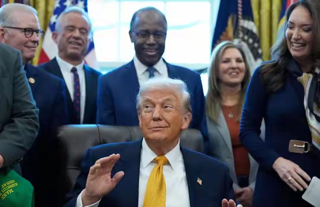 特朗普要建群，全球广发英雄帖，普京给面子，盟友来“捣乱”