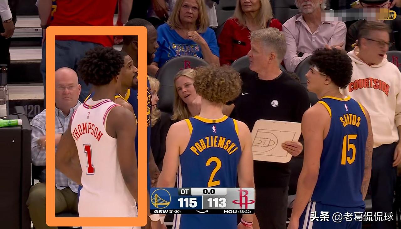 在今天火箭主场迎战勇士的比赛中，发生了特别搞笑的一幕。当时比赛进行到了加时赛的最