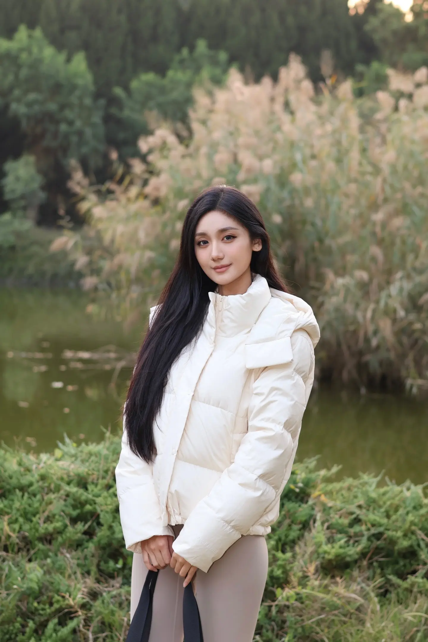 这个世界就是这样 有人想破天 有人想躺地 有人执着高处的天花板 有人只...