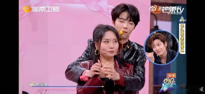 李雪琴李雪琴题没问题是人的问题你好星期六 心有灵犀队友全翻车，李雪琴靠四字线索力