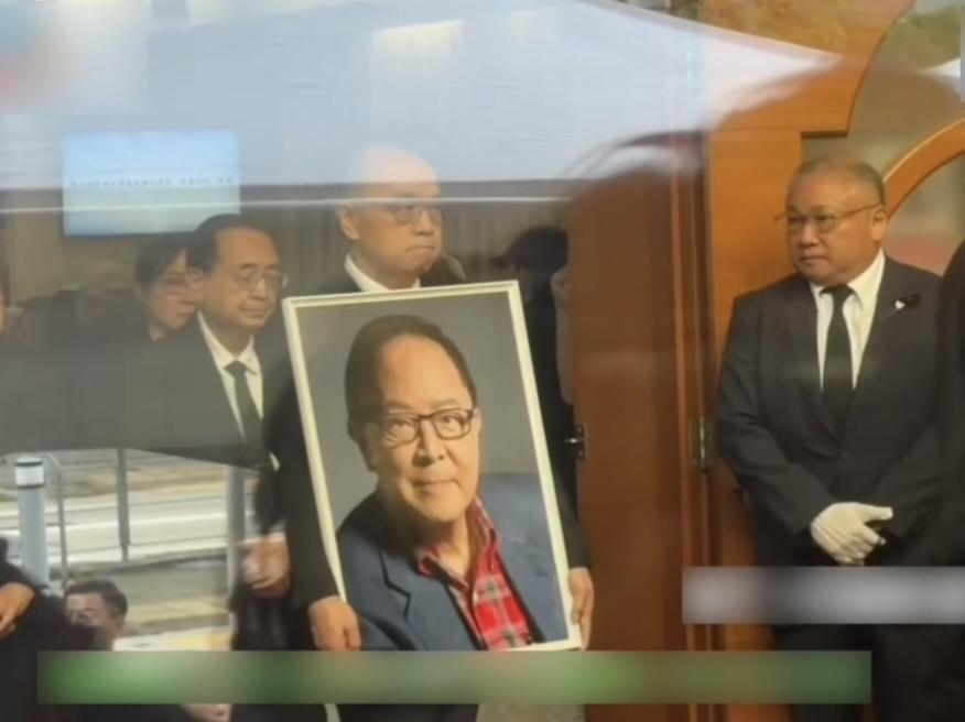 香港“戏剧教父”钟景辉的葬礼7月4日上午举行，大半个香港文艺圈的人士到场送别。
