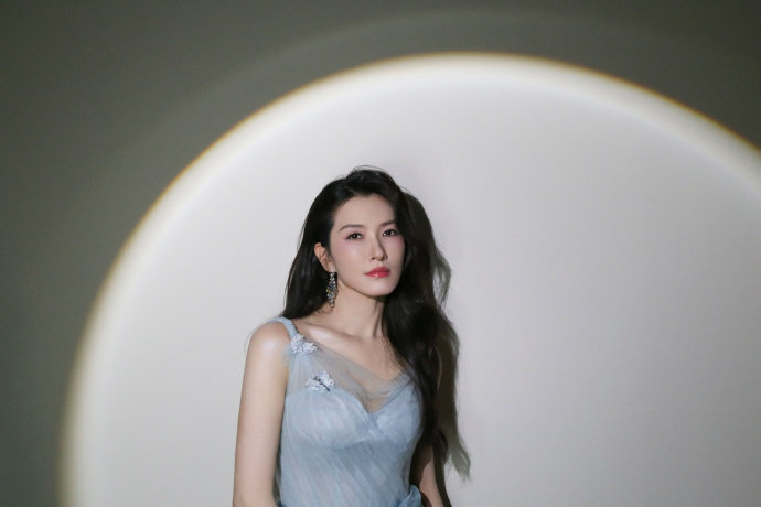 雨爱组不cue徐洁儿 队长选人没人选，自己努力拿了小考第一。结果到了评价环节，跟