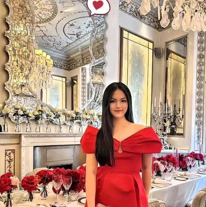 她手腕上那块表值40万，却买不回一寸童年。16岁少女戴天价奢侈品，你以为这是富养